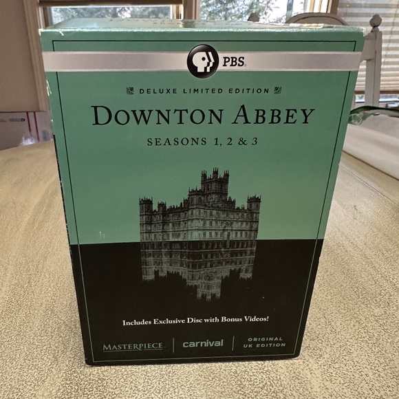 Downton Abbey Season 1, 2 & 3 DVD Box Set - Picture 1 of 3